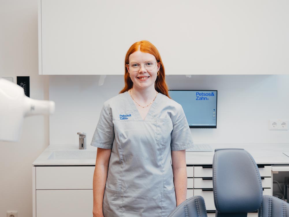 Porträtbild einer Auszubildenden zur ZFA bei Petsos&Zahn in Soest